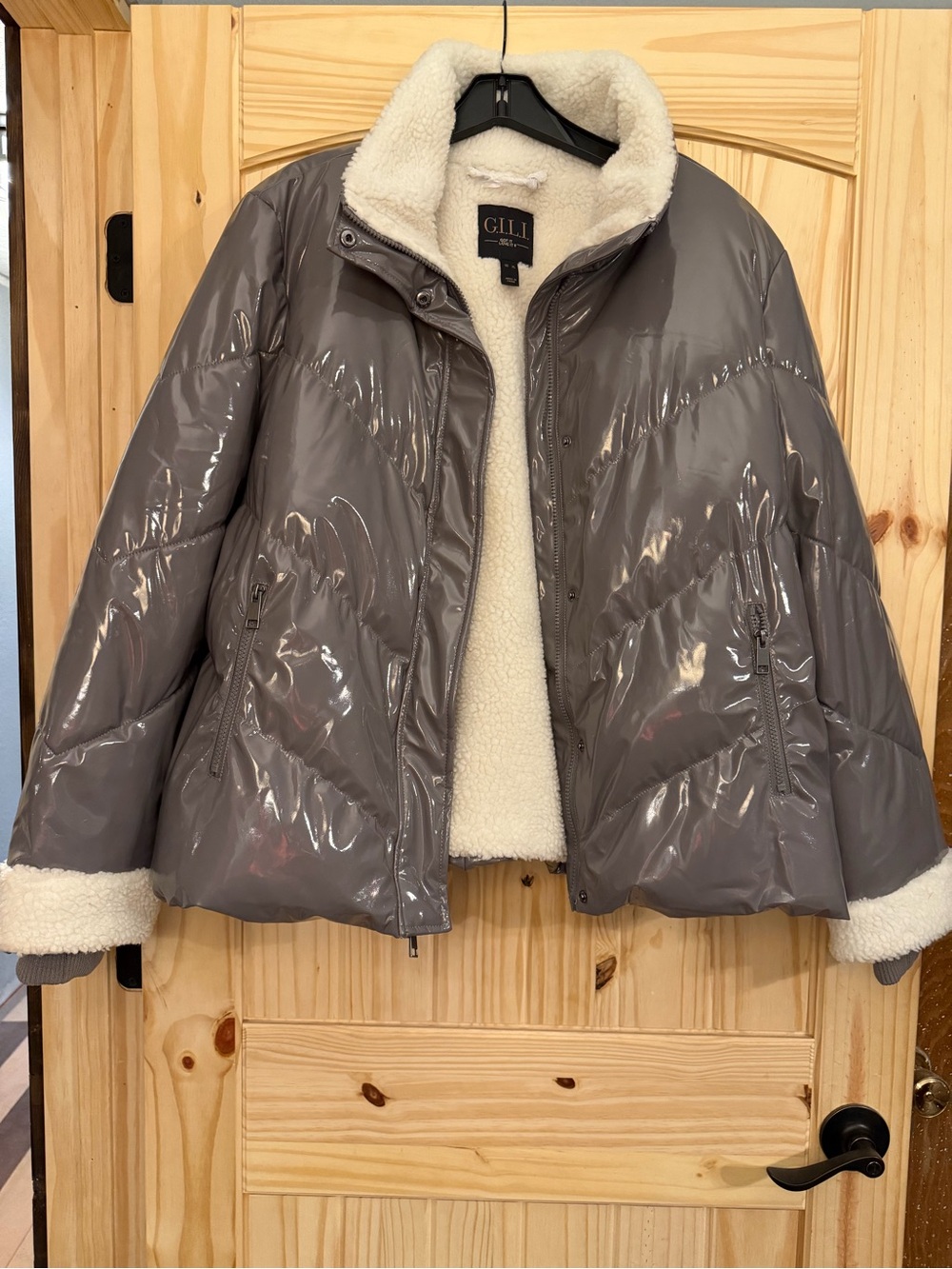 New without tags Gray Cozy & Shiny Sherpa Lined women’s Jacket  XL